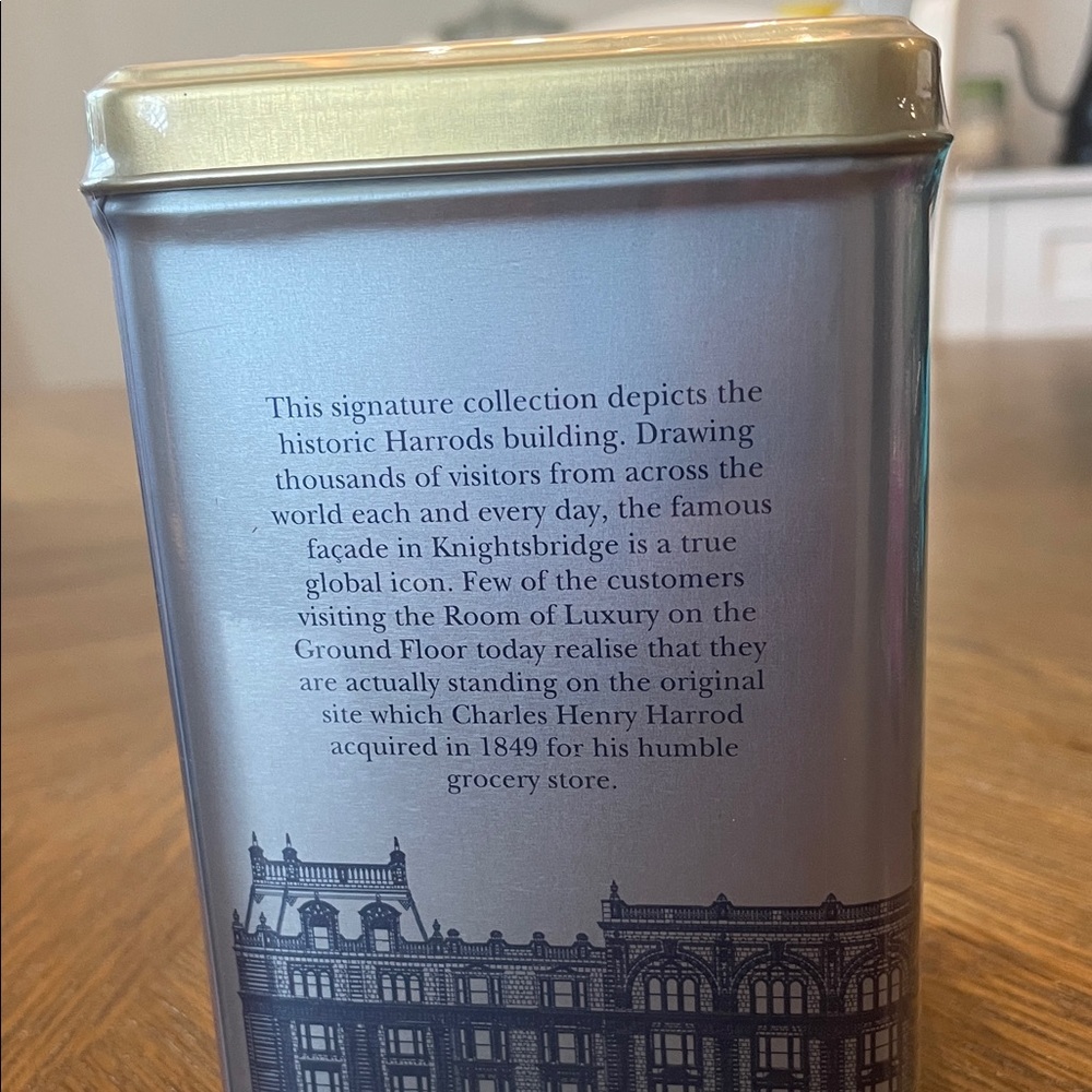 Harrods Flowery Earl Grey Loose Leaf Tea in collectible tin. - Picture 3 of 4